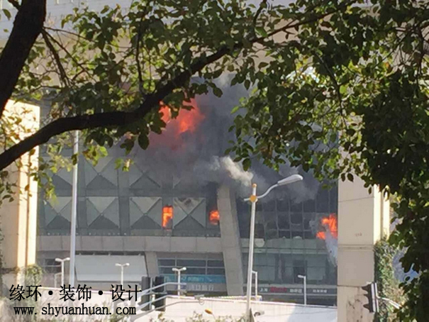 施工不规范导致上海申花主场（虹口足球场）发生大火.jpg