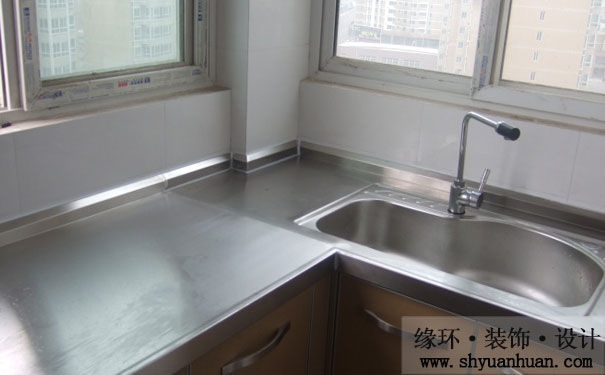 上海二手房装修厨房台面石英石和不锈钢选哪种好呢_缘环装潢3.jpg