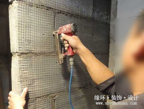 上海二手房装修新砌墙与老墙之间为什么要挂钢丝网呢_缘环装修.jpg